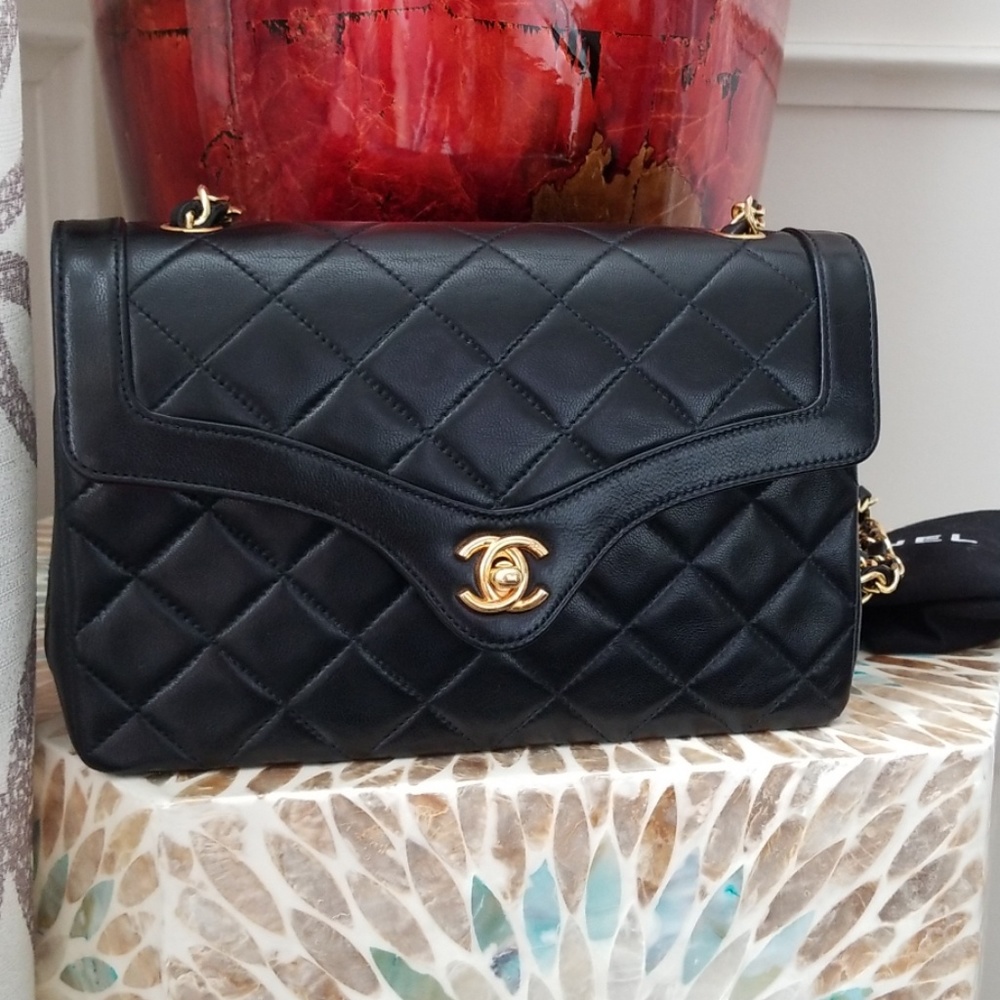 Chanel single flap Lambskin Black